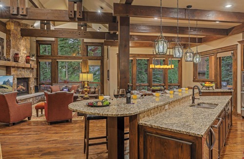 Boulder Ridge House | Luxury W/Mountain Views + Hot Tub + Close to skiing - Rocky Mountain Lodge