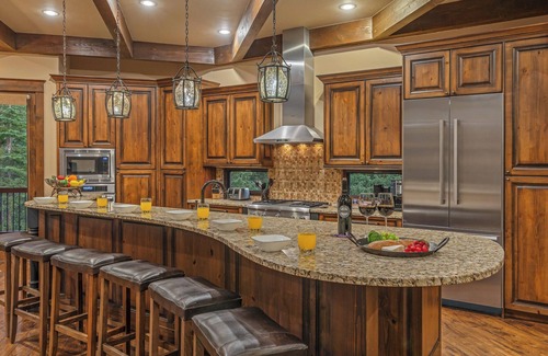 Boulder Ridge House | Luxury W/Mountain Views + Hot Tub + Close to skiing - Rocky Mountain Lodge