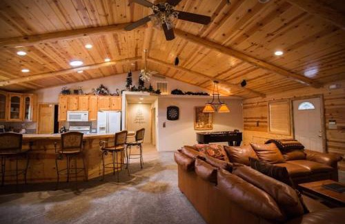 Summit Estates Apartment | Luxury w Spa Foosball Near Summit - DeCarlo House