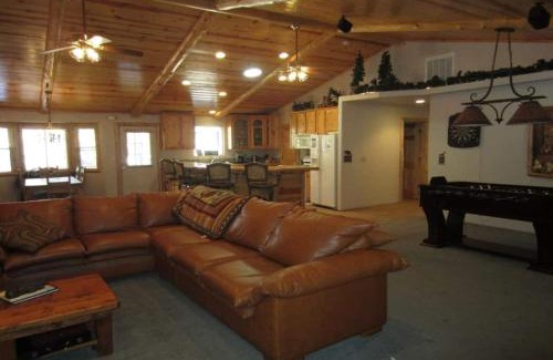 Summit Estates Apartment | Luxury w Spa Foosball Near Summit - DeCarlo House