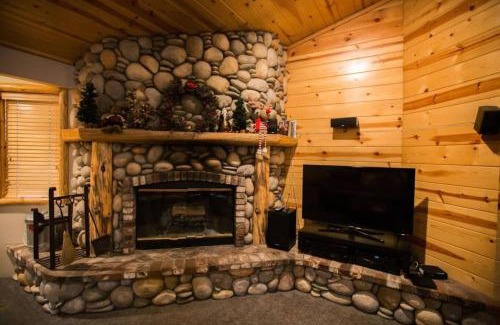 Summit Estates Apartment | Luxury w Spa Foosball Near Summit - DeCarlo House