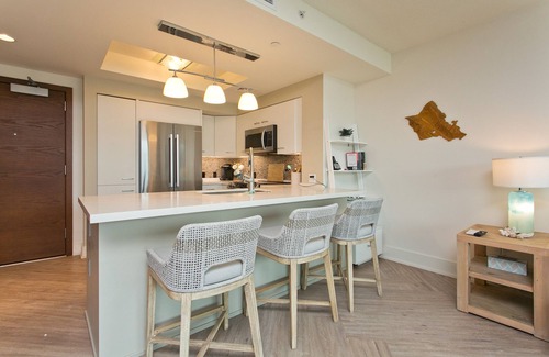Waikiki Condo | Luxury Waikiki condo - 28th floor! Stunning views, convenient location, parking