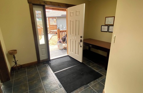 East Kootenay House | Luxury Walk Out House in Radium Hot Springs 5 Bedrooms