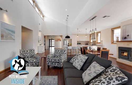 Nangkita House | Luxury Waterfront Holiday Home - Bring the Boat!