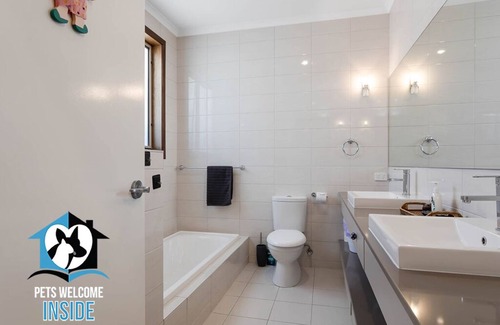 Nangkita House | Luxury Waterfront Holiday Home - Bring the Boat!