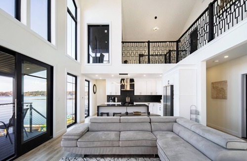 Saratoga Springs House | Luxury Waterfront & Lake Access