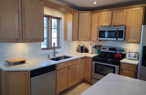 Alexandria Bay House | Luxury Waterfront Condo Downtown