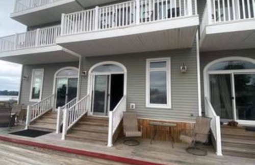 Alexandria Bay House | Luxury Waterfront Condo Downtown