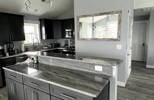 Salvo House | Luxury Waterfront 5BR/5BA {Private Pool & Tiki Bar + Elevator}