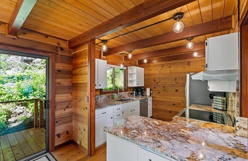 Bayview Cabin | Luxury Waterfront Cabin on Lake Pend Oreille with Game Room - Fully Remodeled!