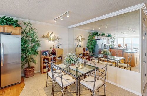 Depoe Bay Condo | Luxury Waterfront Condo with Shared Hot Tub, Pool, and Ocean Views