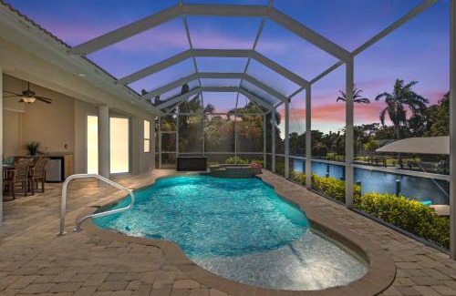 Yacht Club House | Luxury Waterfront Direct Gulf access - Walk to Beach & Bikes - Villa Coral Mist - Cape Coral