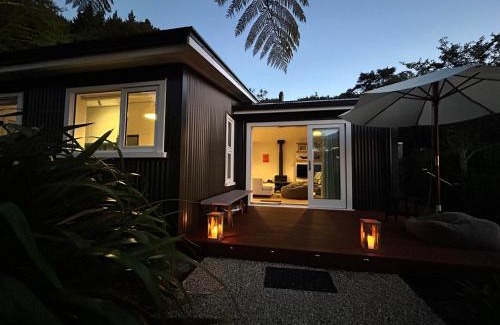 Moetapu Bay House | Luxury Waterfront Retreat at Mahau Sound