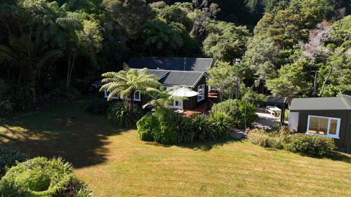 Moetapu Bay House | Luxury Waterfront Retreat at Mahau Sound
