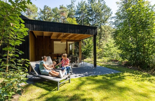 Norg House | Luxury wellness bungalow for 6 people with private sauna and whirlpool overlooking the forest.
