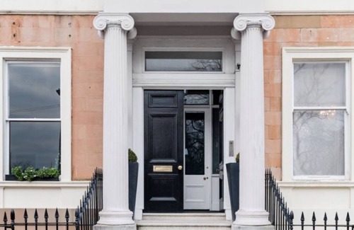Kelvinbridge Apartment | Luxury West End Apartment (Park area) - with free Parking space