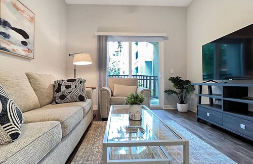 Carver City - Lincoln Gardens Apartment | Luxury Westshore Living, Quiet Courtyard Views