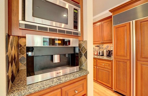 Sammamish House | Luxury Wooded Estate With Pool