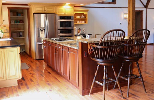 Laurelville Cottage | LUXURY Wooded Hilltop Villa Lodge in Hocking Hills
