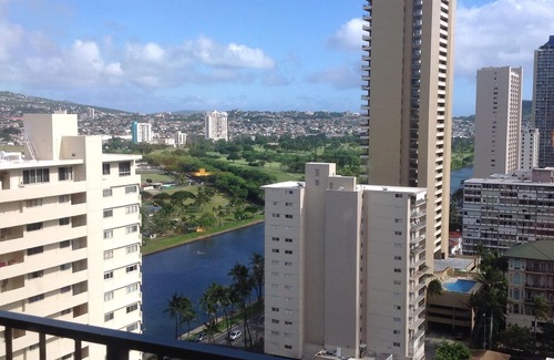 Waikiki Condo | Luxury Wyndham Royal Garden at Waikiki Condos