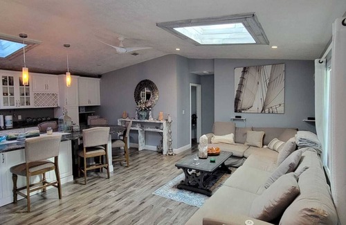 Boca Raton House | Luxury Zen 2BD Pool Close to All , Beaches.