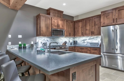 Lakeside Park Condo | LuxuryÂ 3br Steps From Heavenly Village & Gondola 3 Bedroom Condo by RedAwning