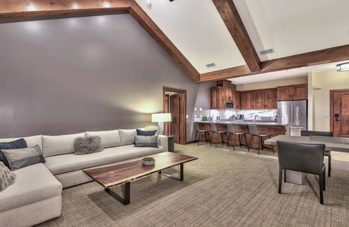 Lakeside Park Condo | LuxuryÂ 3br Steps From Heavenly Village & Gondola 3 Bedroom Condo by RedAwning