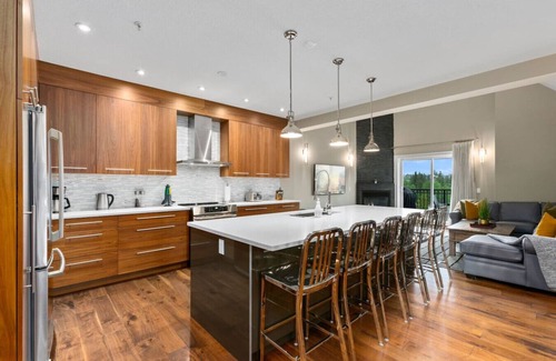 Canmore Apartment | LUXUS 3BR Penthouse | 2500sqft + Private Hot Tub