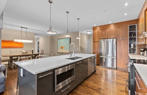 Canmore Apartment | LUXUS 3BR Penthouse | 2500sqft + Private Hot Tub
