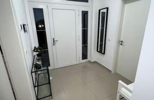 Neukoelln Apartment | Luxus-Doppelhaushälfte im ruhigen Blumenviertel