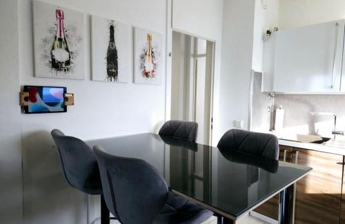 Altstadt I Apartment | Luxus im Himmel. 3Zimmer, Parkplatz, 22 Stock