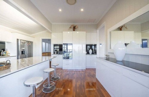 West End House | Luxxe West End 5B3B + Parking+HomePod Music System
