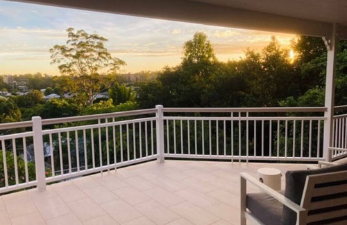 West End House | Luxxe West End 5B3B + Parking+HomePod Music System