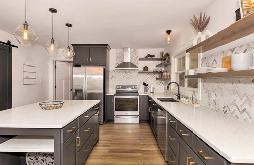 Huntsville House | LVL Suites: Cozy Downtown Stay