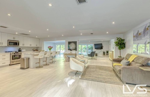 Barrier Island House | LVS Cascada- Exclusive Offer w/Golf/Pool/HotTub/Beach