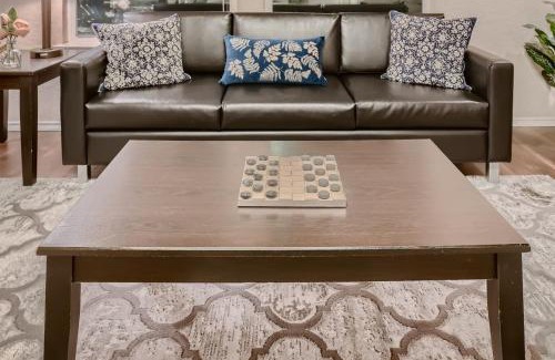 San Antonio House | Lxry 4 BR, near attrns (St1)