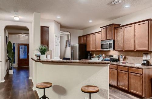 San Antonio House | Lxry 4 BR, near attrns (St1)