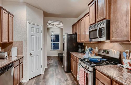San Antonio House | Lxry 4 BR, near attrns (St1)