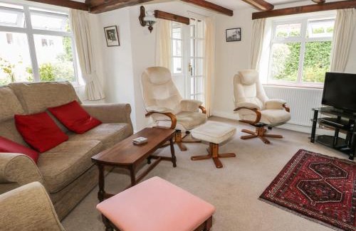 Fylingthorpe House | Lyndale Cottage