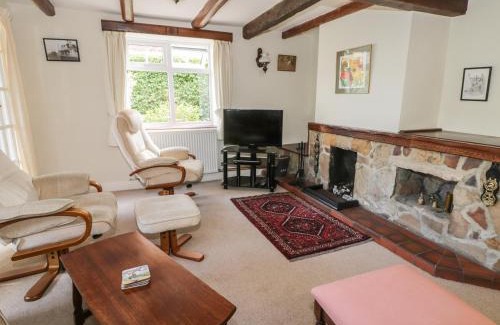 Fylingthorpe House | Lyndale Cottage