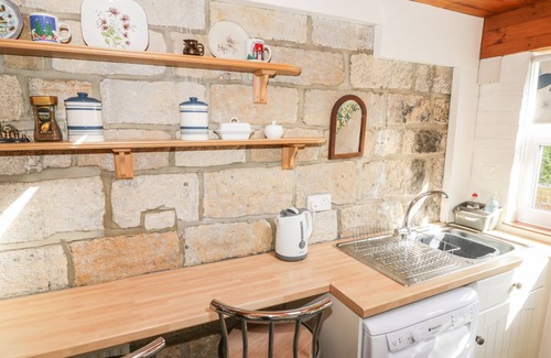 Fylingthorpe Cottage | Lyndale Cottage