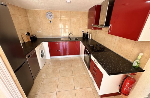 Benidorm Villa | LYNROYS VILLA - Quiet, Sun Terrace, Pool, Hot-tub, Games Rooms, Golden Beaches
