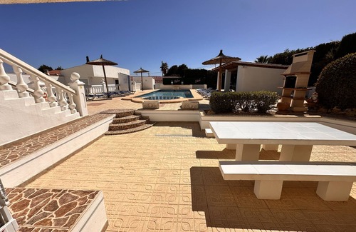 Benidorm Villa | LYNROYS VILLA - Quiet, Sun Terrace, Pool, Hot-tub, Games Rooms, Golden Beaches