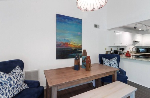 Fontana Condo | Lyon's Den |Golf Cart |Next to Abbey Springs Club House, Pool & Private Beach |Walk-Out Balcony
