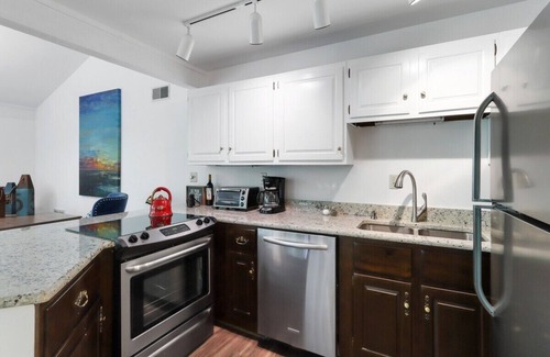 Fontana Condo | Lyon's Den |Golf Cart |Next to Abbey Springs Club House, Pool & Private Beach |Walk-Out Balcony