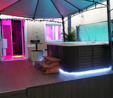 Charpennes - Charmettes Apartment | Lyon superbe jacuzzi vue sur jardin