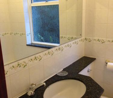 Uxbridge South House | Lyttleton Guest House Limited