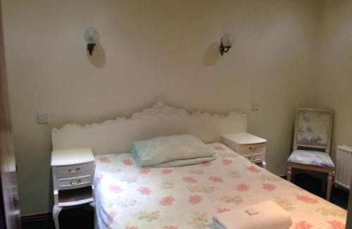 Uxbridge South House | Lyttleton Guest House Limited