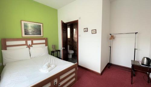 Uxbridge South House | Lyttleton Guest House Limited