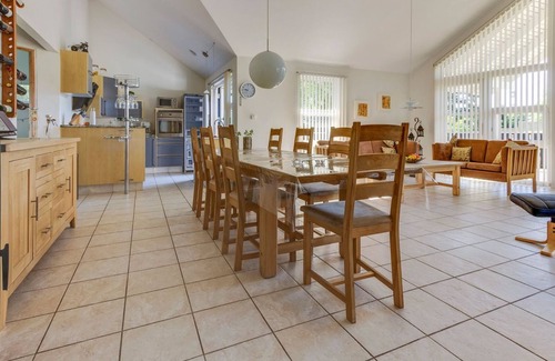 Hou House | "Lyydia" - 1km from the sea by Interhome